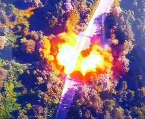 Момент подрыва моста вблизи деревни Рудня-Цата попал на видео