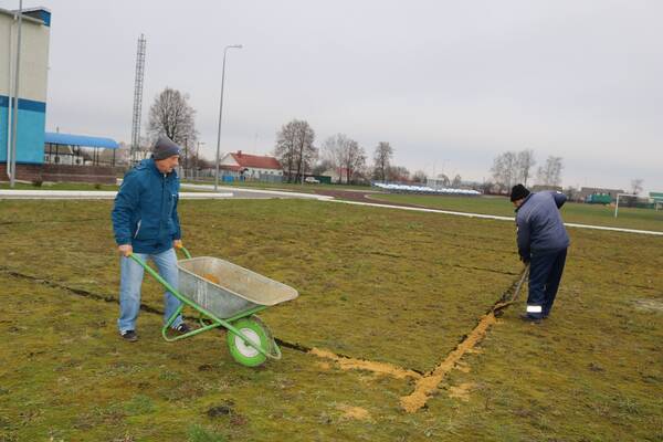 В Комаричском районе строят открытые площадки для игры в волейбол