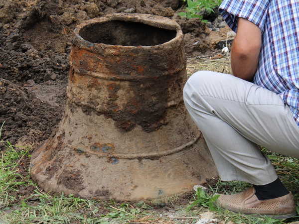 В Овстуге при реконструкции школы Бирилёвой нашли старинный колокол