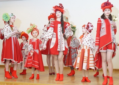 Юные модели из Брянска успешно выступили на конкурсе высокой моды «Этно-Эрато»