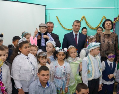 Брянские чиновники поздравили с Новым годом детей-инвалидов