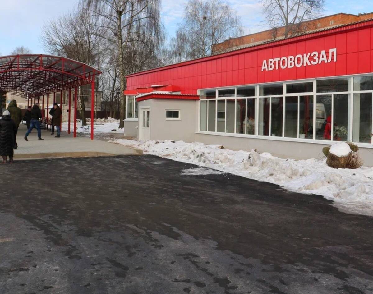 В городе Стародубе после капремонта за 10 млн рублей открыли автовокзал