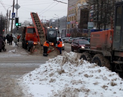 В Брянске с улиц за пять дней вывезли 6 тысяч тонн снега