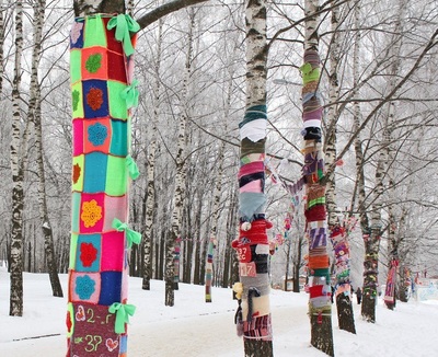 В Почепе деревья в парке украсят яркими шарфами