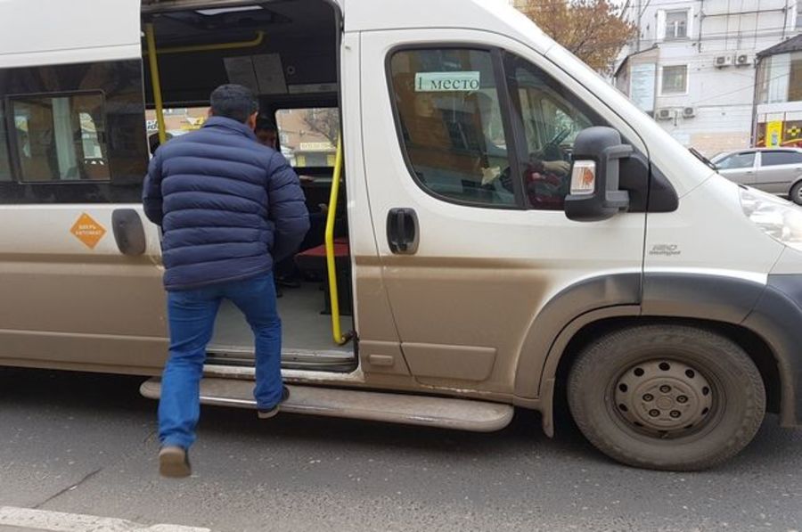В Брянске водитель маршрутки №88 уронил пенсионерку