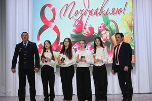 В Климово девушкам торжественно вручили паспорта 