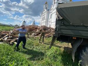 Свенский монастырь передал стройматериалы бойцам группировки «Север»