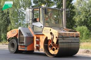 Продолжается ремонт важной трассы в Дятьковском районе