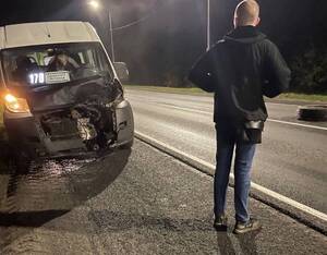 Под Брянском оторвавшееся у фуры колесо влетело в маршрутку