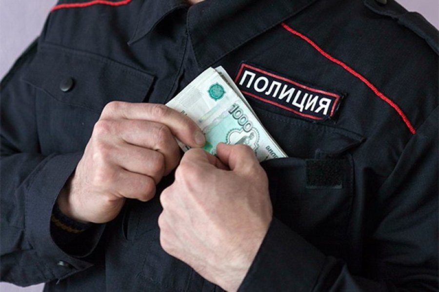 Брянский полицейский попался на взятке в 35 тыс. рублей