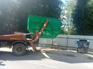 В Брянске убрали свалки и обновили мусорные контейнеры на нескольких улицах