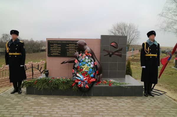Под Клинцами открыли мемориал погибшим в 1941 году пограничникам