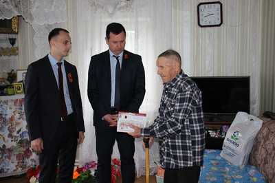 Глава администрации Почепского района поздравил ветеранов войны с Днем Победы