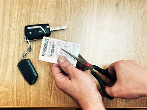 В Жуковском районе наказали 25-летнего водителя-хитреца