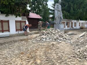 В Стародубе начался капитальный ремонт Стены Памяти