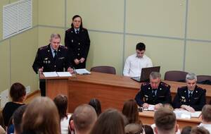 Брянские студенты-юристы и экономисты познакомились с работой УМВД