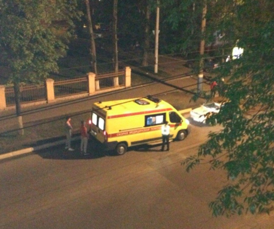 В Брянске возле школы №46 женщина попала под ВАЗ