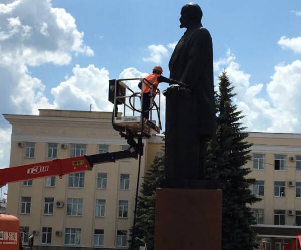 В Брянске на памятнике Ленину предложили установить табличку