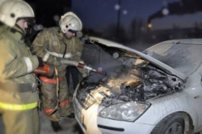 В Клинцах на улице Мира сгорела «Тойота»