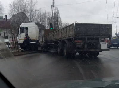 Брянск встал в пробке из-за ДТП с грузовиком на Станке Димитрова