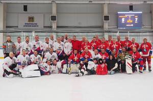 В Брянске прошел товарищеский хоккейный матч с участием Аскольда Запашного