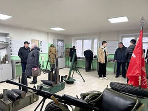 Брянские сотрудники УФСБ провели патриотический урок для школьников