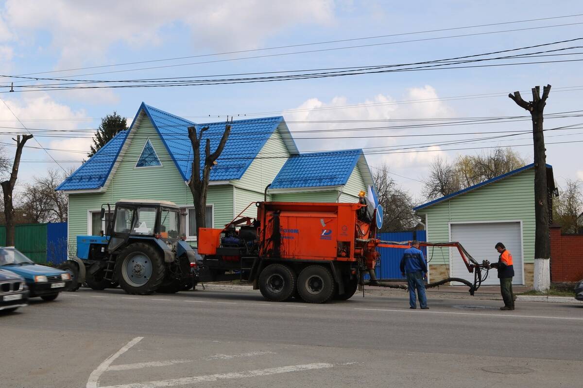 В Брянске провели ремонт дорог и тротуаров