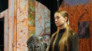 Девушка из Донбасса стала снайпером: в Брянске ставят спектакль по поэме Анны Ревякиной