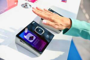 Банки внедряют оплату по ладони