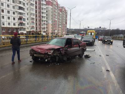 В массовом ДТП на улице Романа Брянского пострадали двое