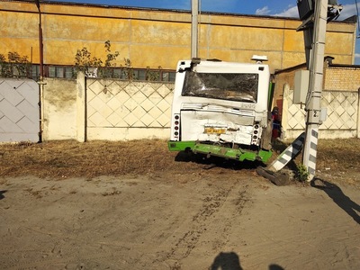 В Брянске в ДТП с автобусами ранены разбиты 5 машин и ранены три человека