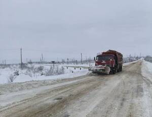 За минувшие сутки на брянские дороги высыпали 3600 тонн песка и соли