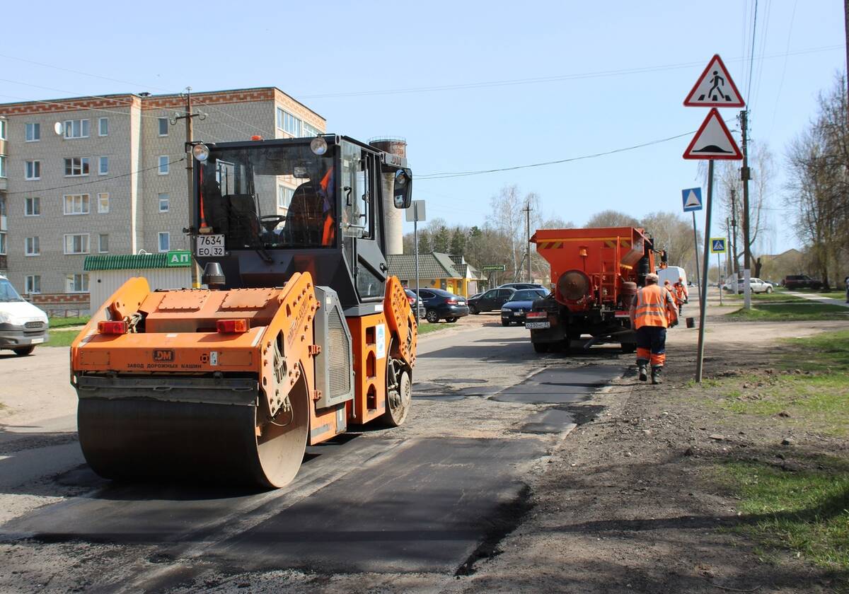 В брянском Стародубе приступили к ямочному ремонту автодорог