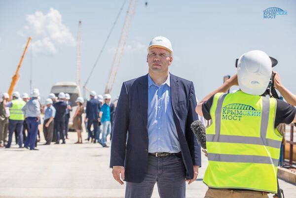 Брянский депутат Госдумы Валуев поздравил строителей на Донбассе