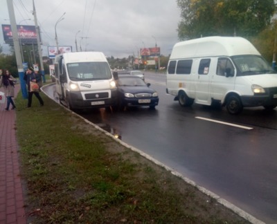 Возле магазина «Линия» в Брянске столкнулись Chevrolet и маршрутка №47‍