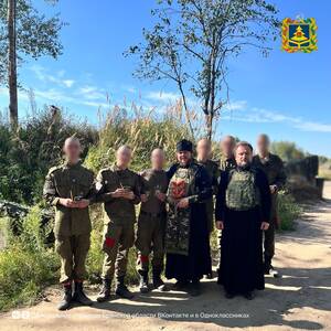 Брянские священники доставили на передовую материалы для противодронного тоннеля