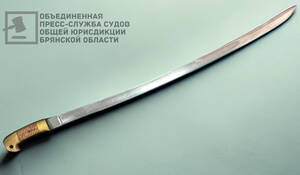 Житель Брянска вернул долг старинной казачьей шашкой и получил судимость