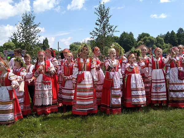 Брянцев просят поддержать фольклорный коллектив «Зарянка»