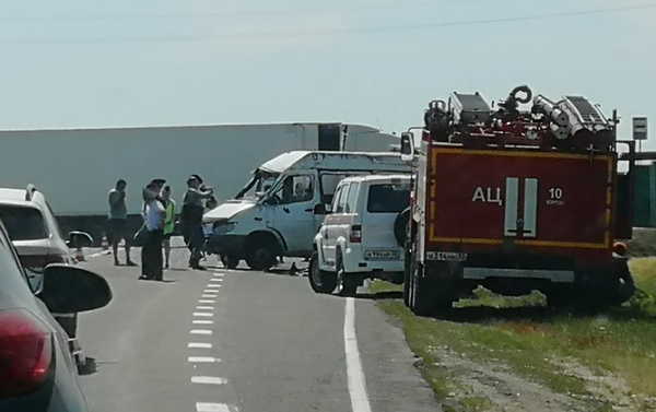 В жутком ДТП на брянской трассе погибли 3 пассажира и 12 получили ранения