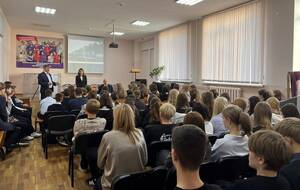 В Брянске железнодорожники провели урок безопасности для 120 школьников