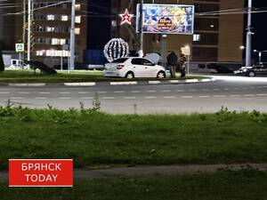 В Брянске водитель не справился с управлением и вылетел на кольцо на Самолете
