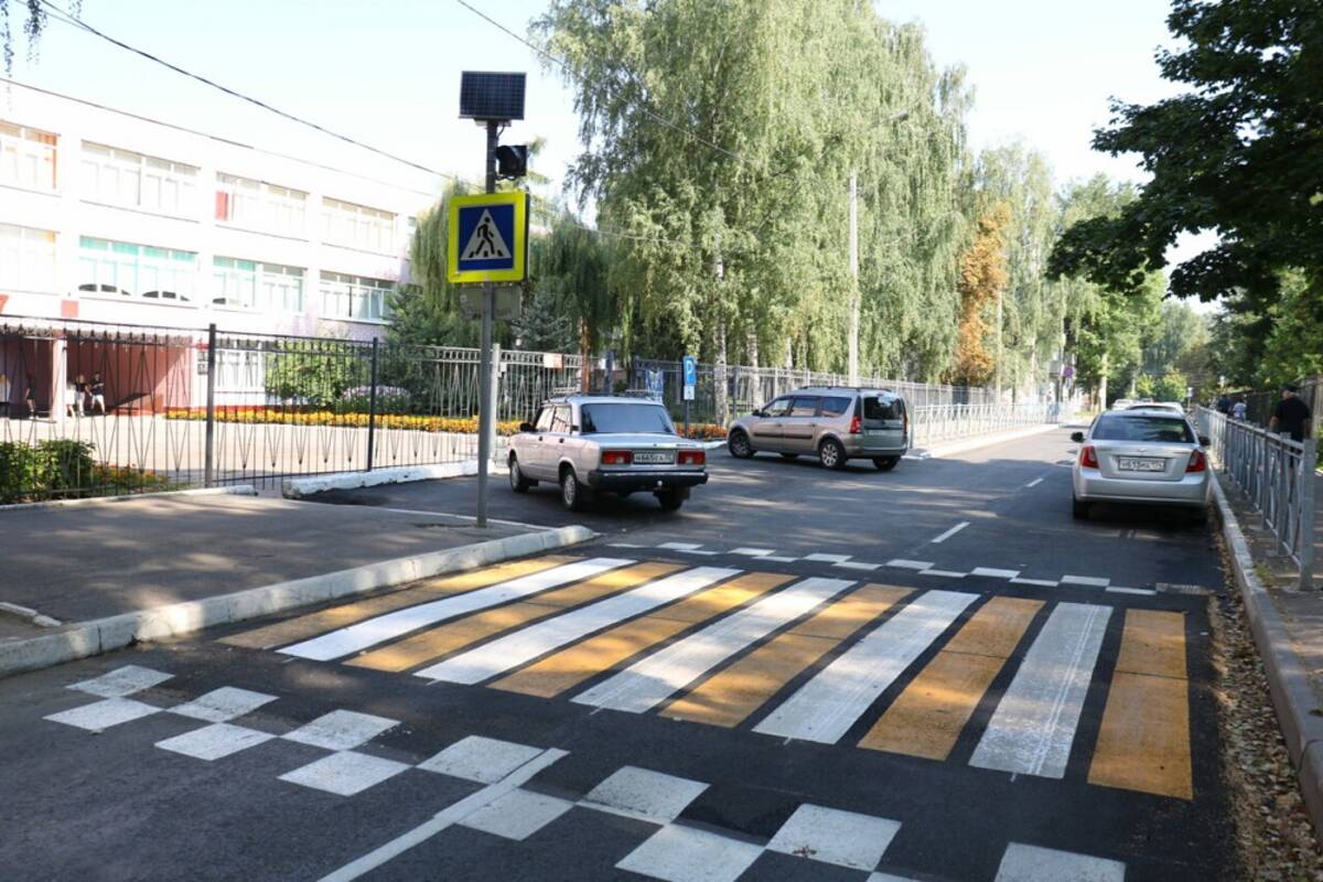 На брянских дорогах стали появляться тротуары и наружное освещение