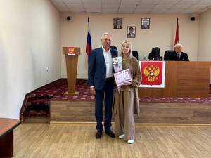 В Стародубе торжественно вручили жилищный сертификат