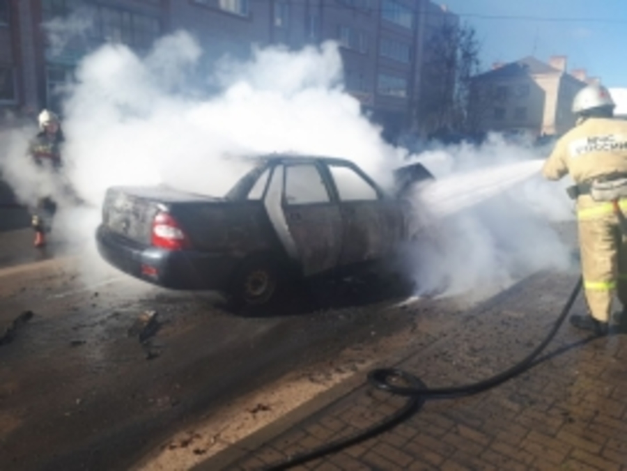 В Клинцах сгорел легковой автомобиль