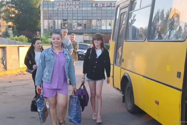 Делегация из Брянки направилась в Брянск для участия в работе лагеря «Дружба»