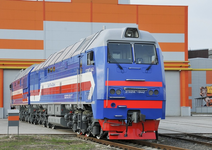 Трансмашхолдинг начал поставки «БалтТрансСервису» грузовых тепловозов 2ТЭ25КМ