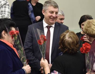 С 8 марта женщин Брянской области поздравил Александр Богомаз