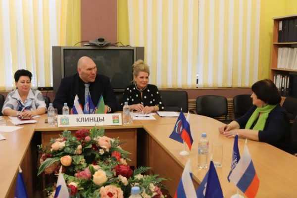 В Клинцах личный прием граждан провел депутат Госдумы Николай Валуев
