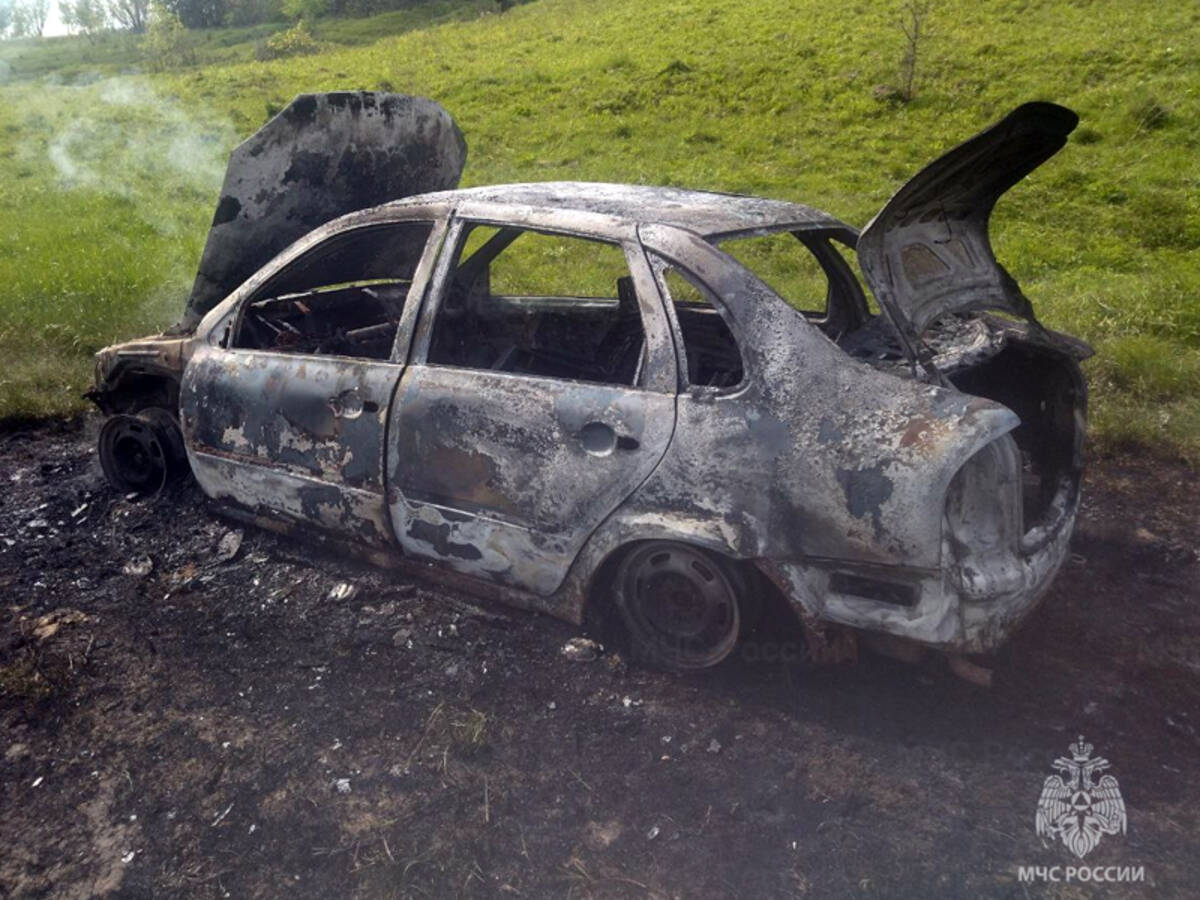 В Почепском районе на Радоницу сгорел легковой автомобиль | 14.05.2024 |  Брянск - БезФормата