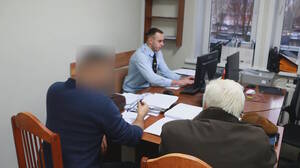 В Брянске задержали четверых подозреваемых в обмане пенсионера